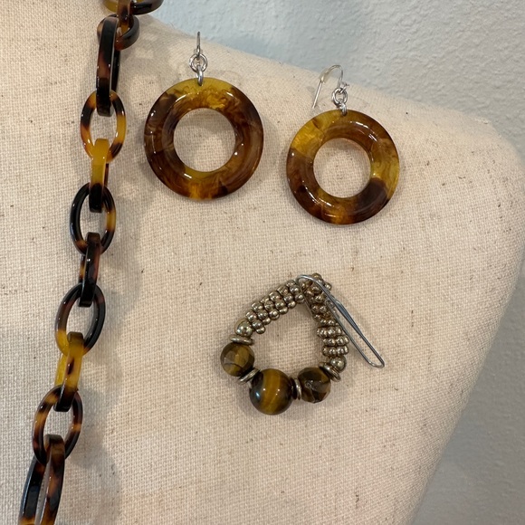 Vintage J. Crew Tortoise Shell Necklace with Non-Brand Wire Earrings and Ring - Picture 2 of 3